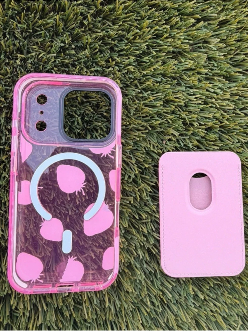 Toycamp IPhone 17 Pro strawberry Case With MagSafe Card Holder